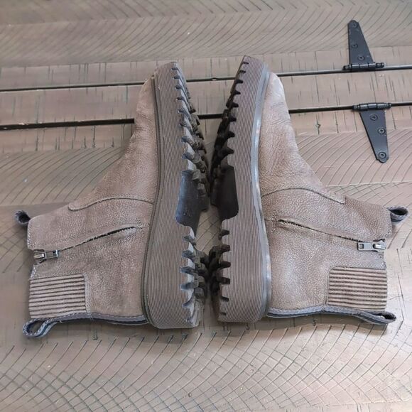 Madewell Calvin Lug Commuter Nubuk Coastal Granite Gray Leather Ankle Boots Sz 8 - Picture 6 of 13